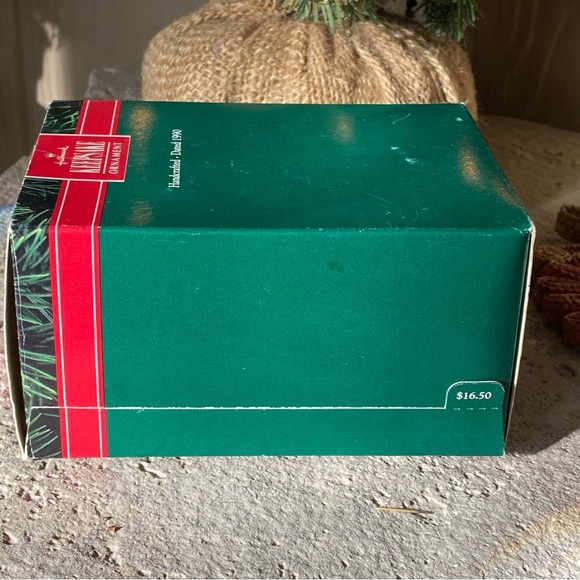 Hallmark keepsake ornament from 1990 in box - Picture 5 of 5